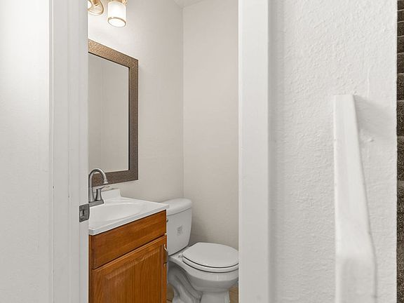 2nd image of 1105 Wales Dr