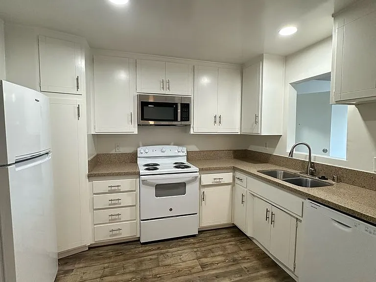 4221 4th Ave — Photo 8