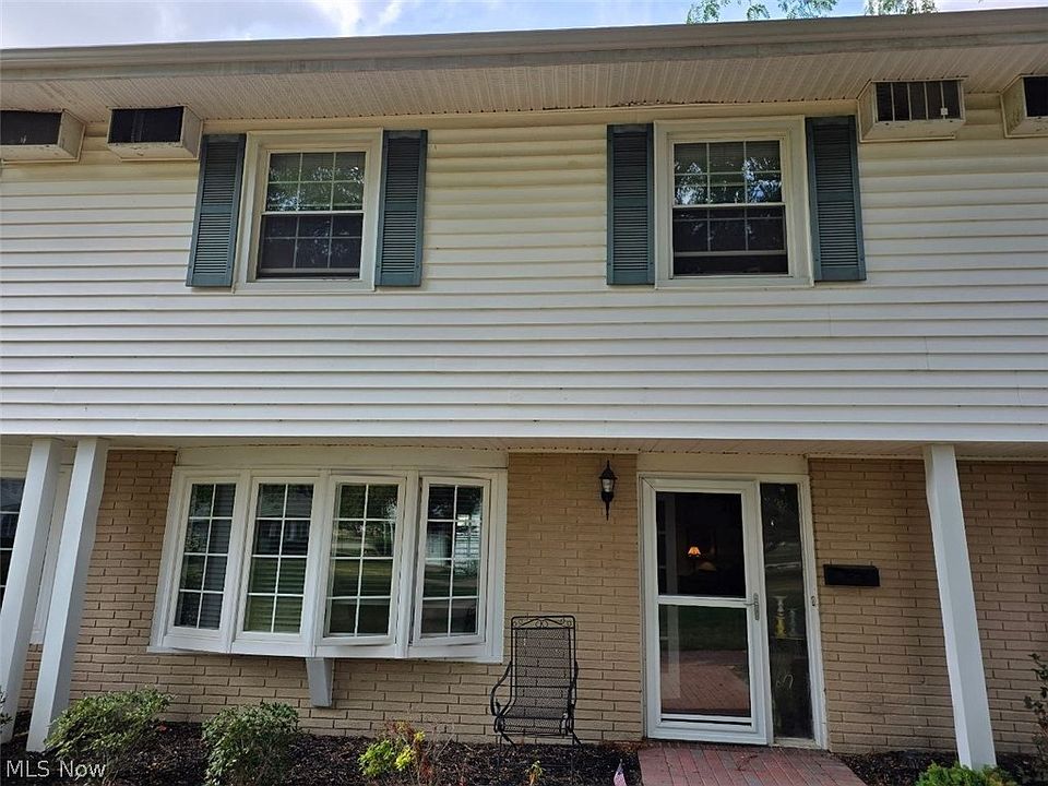 1st image of 13 Meadowlawn Dr Unit 4