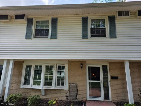 13 Meadowlawn Dr Unit 4, Mentor, OH 44060