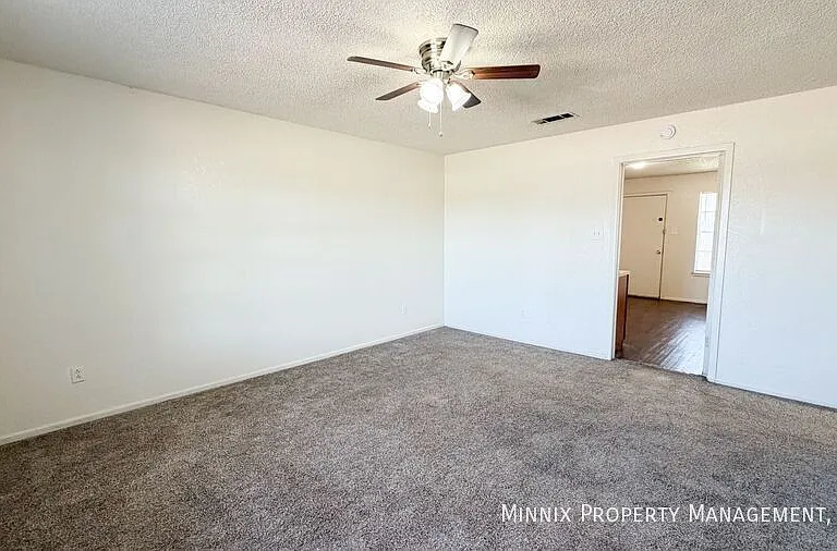 2119 S Loop 289 #B — Photo 7