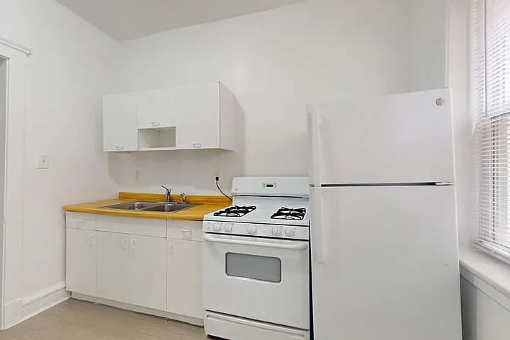 918 E. Hyde Park Boulevard — Photo 10