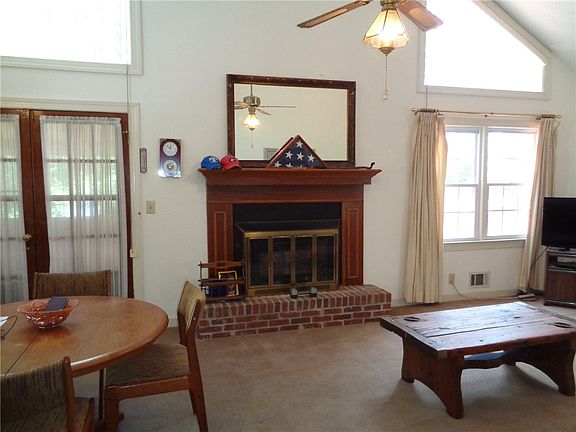 Gas fireplace