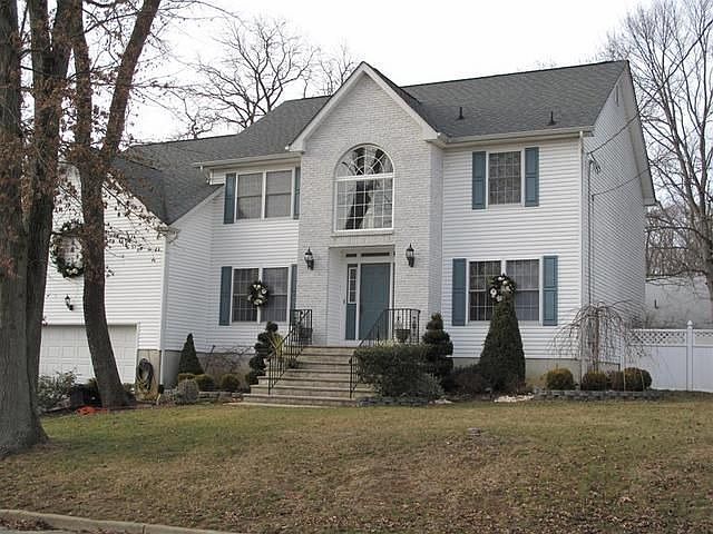 2nd image of 7 Avenue E #Daly