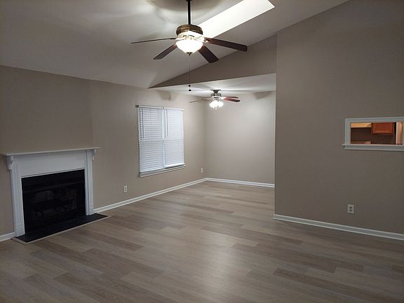 4th image of 1420 Deerpond Ln