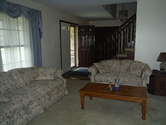 4th image of 9456 Lake Crest Dr
