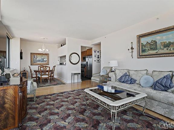 2nd image of 1 Spring St Unit 2105