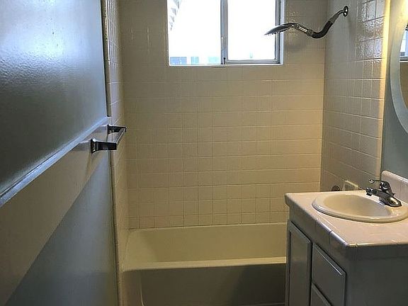 3rd image of 3383 Malibu Dr
