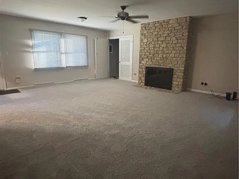 155 Lisa Ln — Photo 2