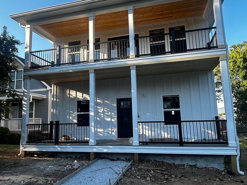 2nd image of 808 E 10th St