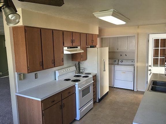 Kitchen / Laundry