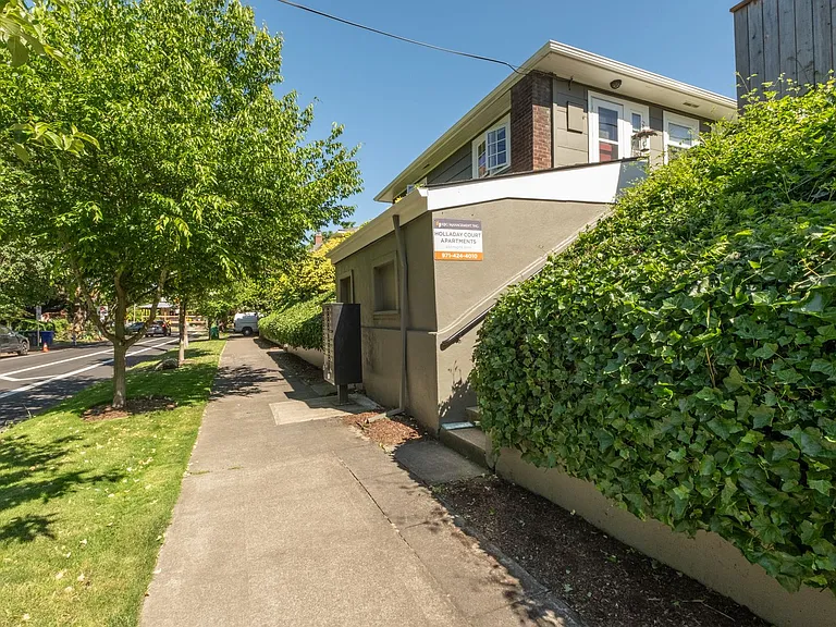 2310 NE Weidler St — Photo 18