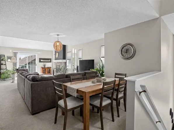 39 N Hidden Creek Pl NW #204, Calgary, AB T3A 6B9