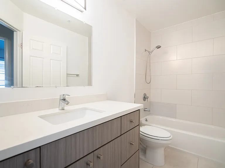 18347 Saticoy St #28 — Photo 6