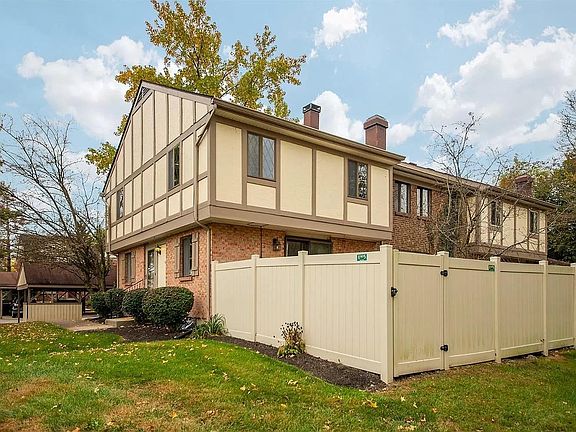 3rd image of 313 Bainbridge Ct