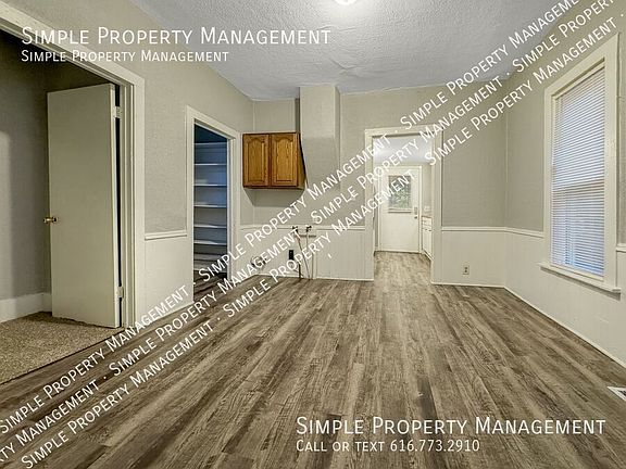4th image of 1572 Quarry Ave NW
