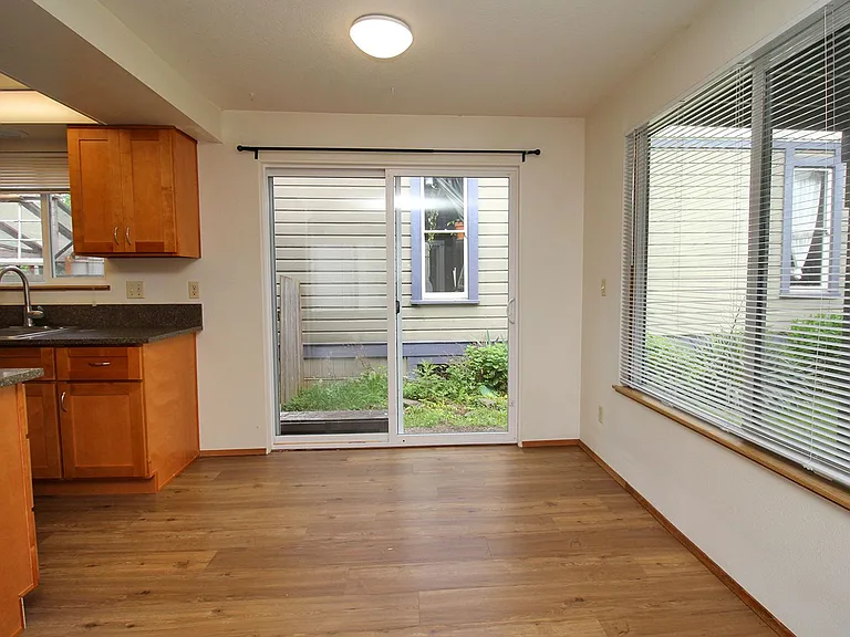 548 NE Tillamook St — Photo 6