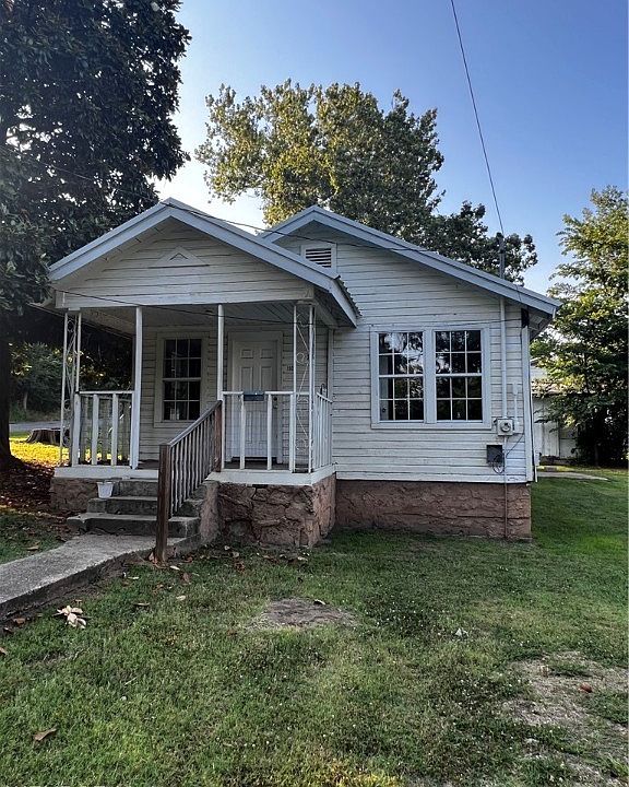 1st image of 1901 Emma St