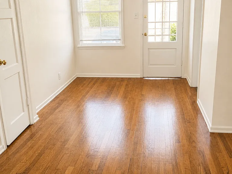 4580 California Ave — Photo 2