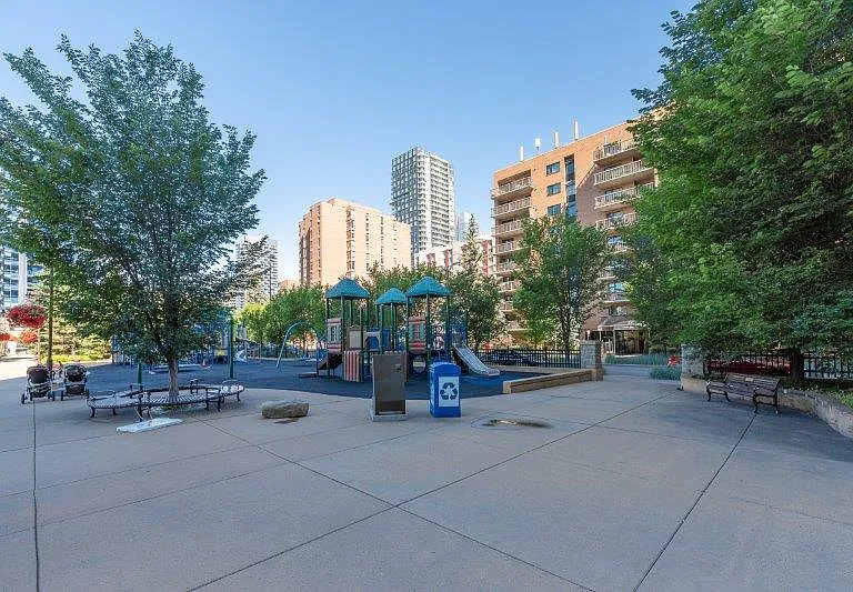 215 13th Ave SW #1305 — Photo 35