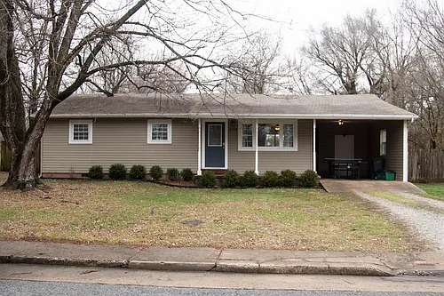 2324 W Holly St Photo 1