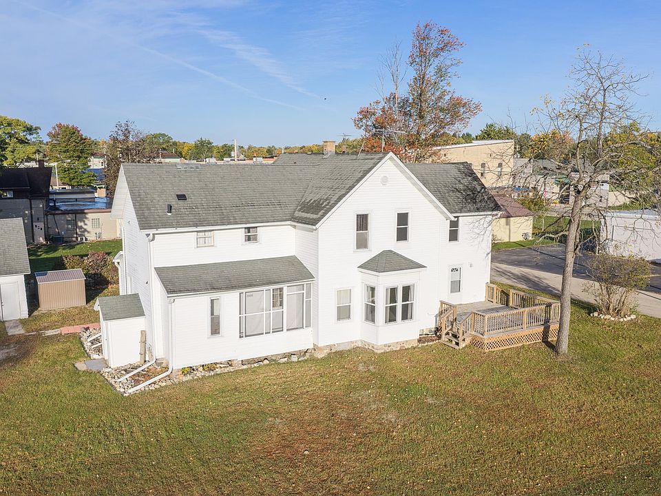 1st image of 818 E Groninger St