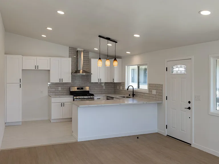 34101 El Encanto Ave — Photo 2