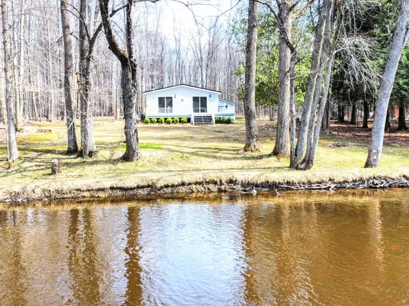 23145 Holiday Dr, Hersey, MI 49639