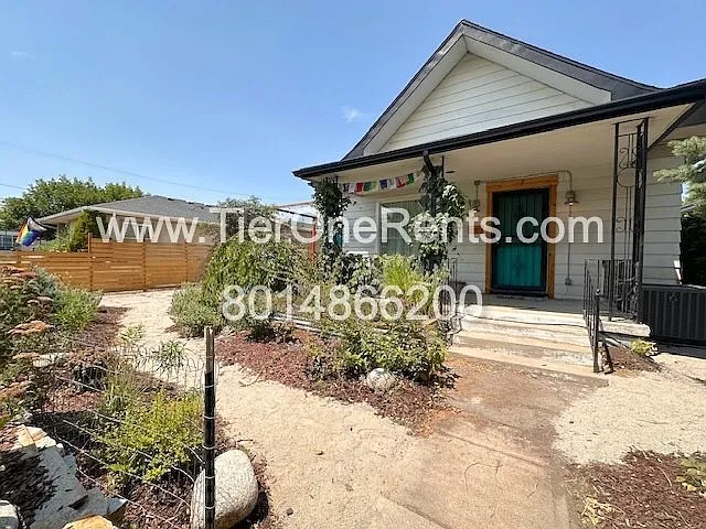 141 E Wentworth Ave — Photo 2