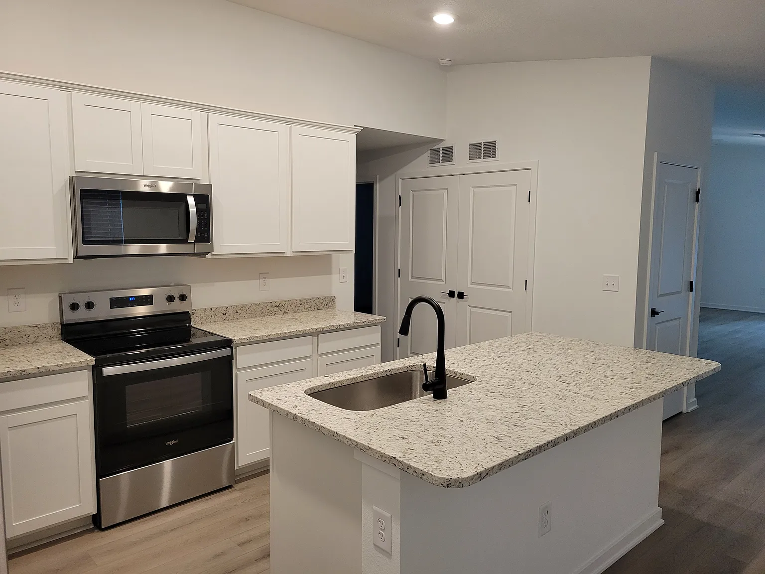 3 bed, 1498 sqft, $2,300 — Photo 3