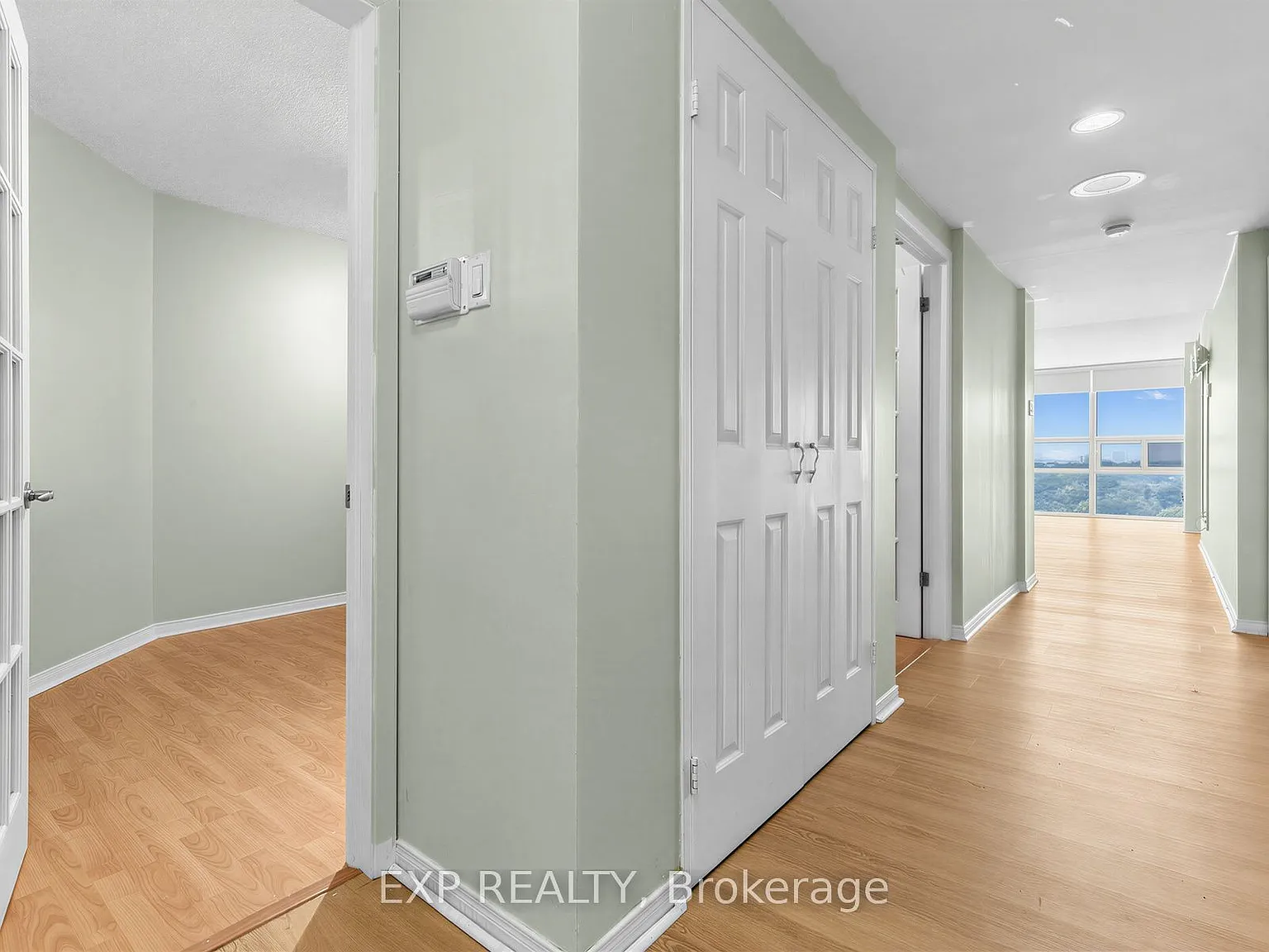 131 Beecroft Rd — Photo 4