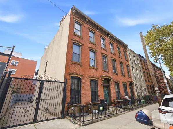478 Sackett Street image 1 of 15