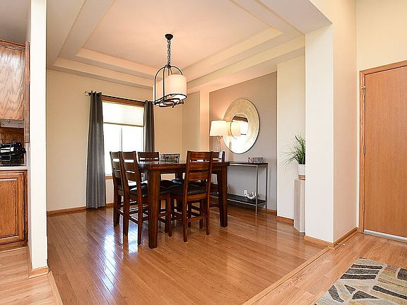Dining rm vaulted ceiling