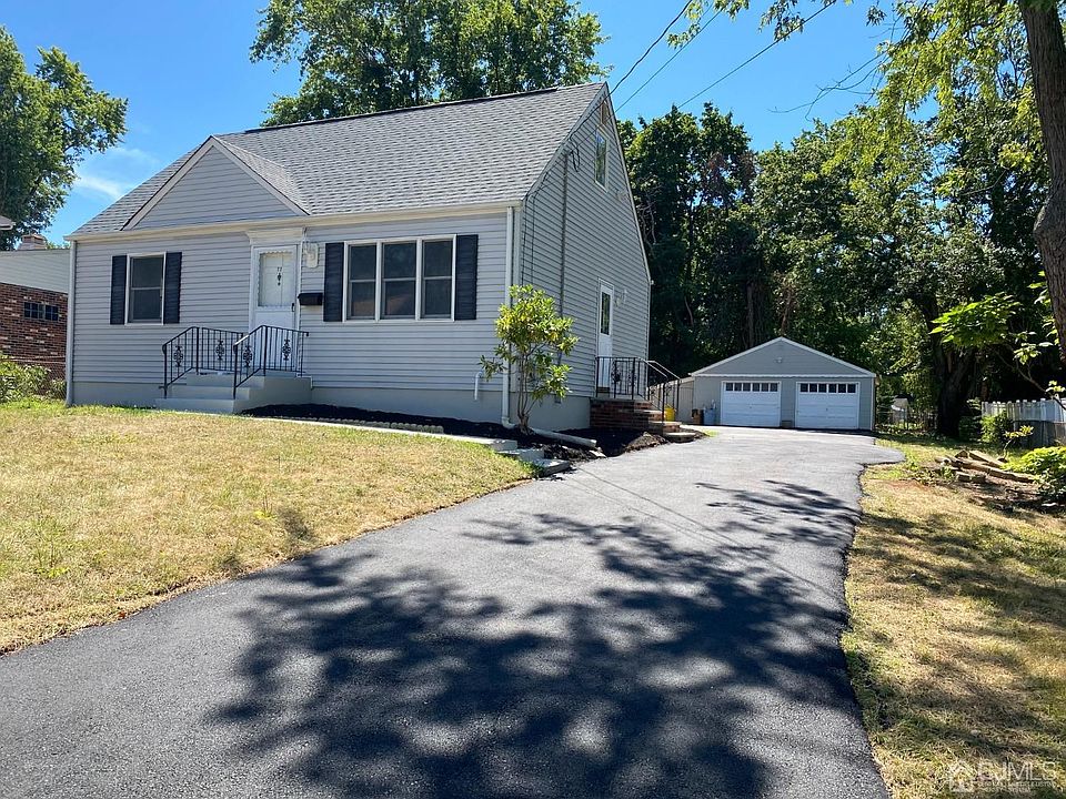 1st image of 77 Lois Ave