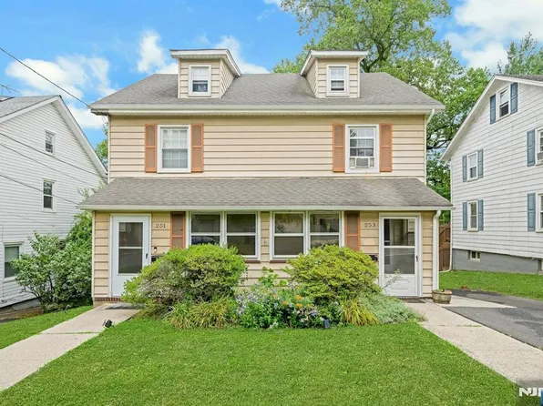 251 McCosh Rd, Clifton, NJ 07043