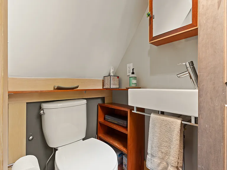 32 Hawthorn St #1 — Photo 35