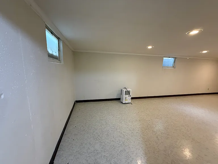 1322 S 32nd St — Photo 22