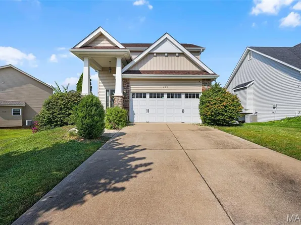 203 Sunset Villa Cir, O'Fallon, MO 63366