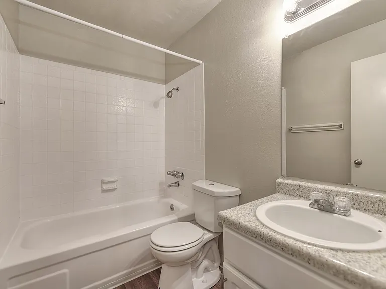 Lincoln Village West — Photo 17