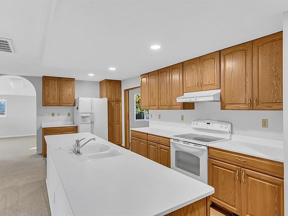 2nd image of 5324 Valonia St