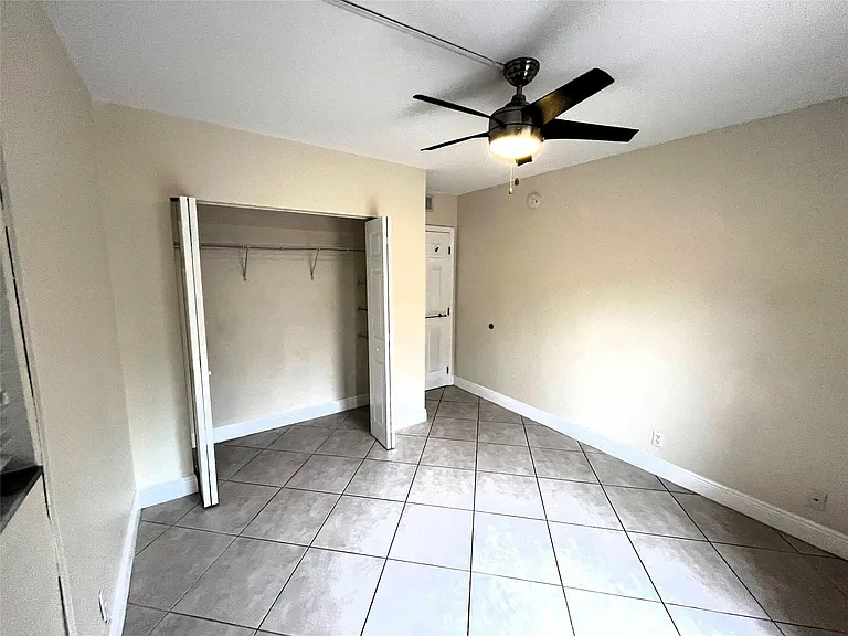 1460 NE 18th St #104 — Photo 42