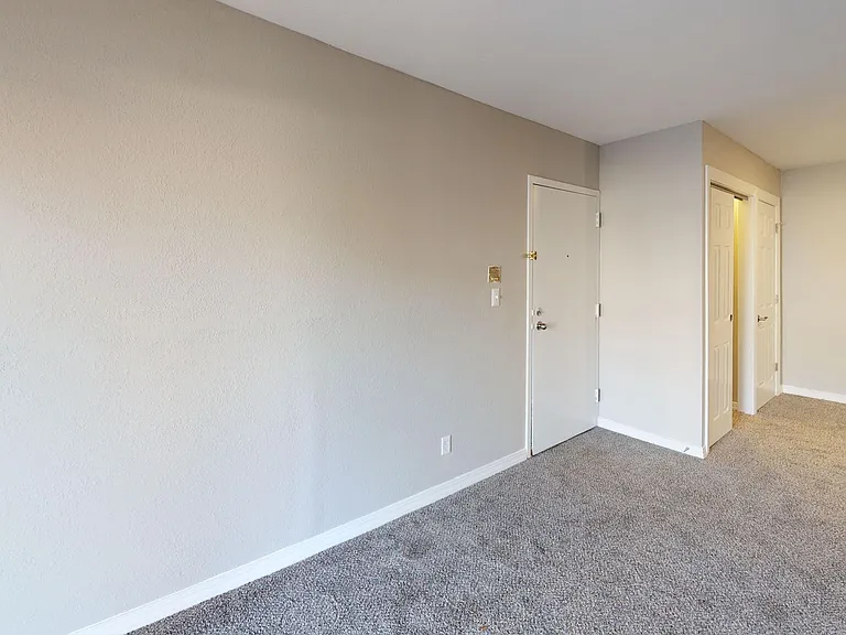 Garden Pointe Apartments — Photo 26