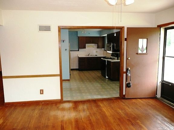 4th image of 1104 Rainbow Dr