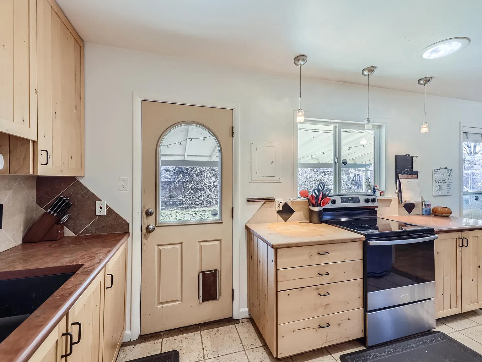 4 bed, 1310 sqft, $4,850 — Photo 4