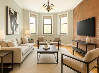 386 Riverway APT 7, Boston, MA 02115