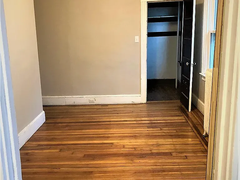 115 Van Zandt Ave #1 — Photo 3