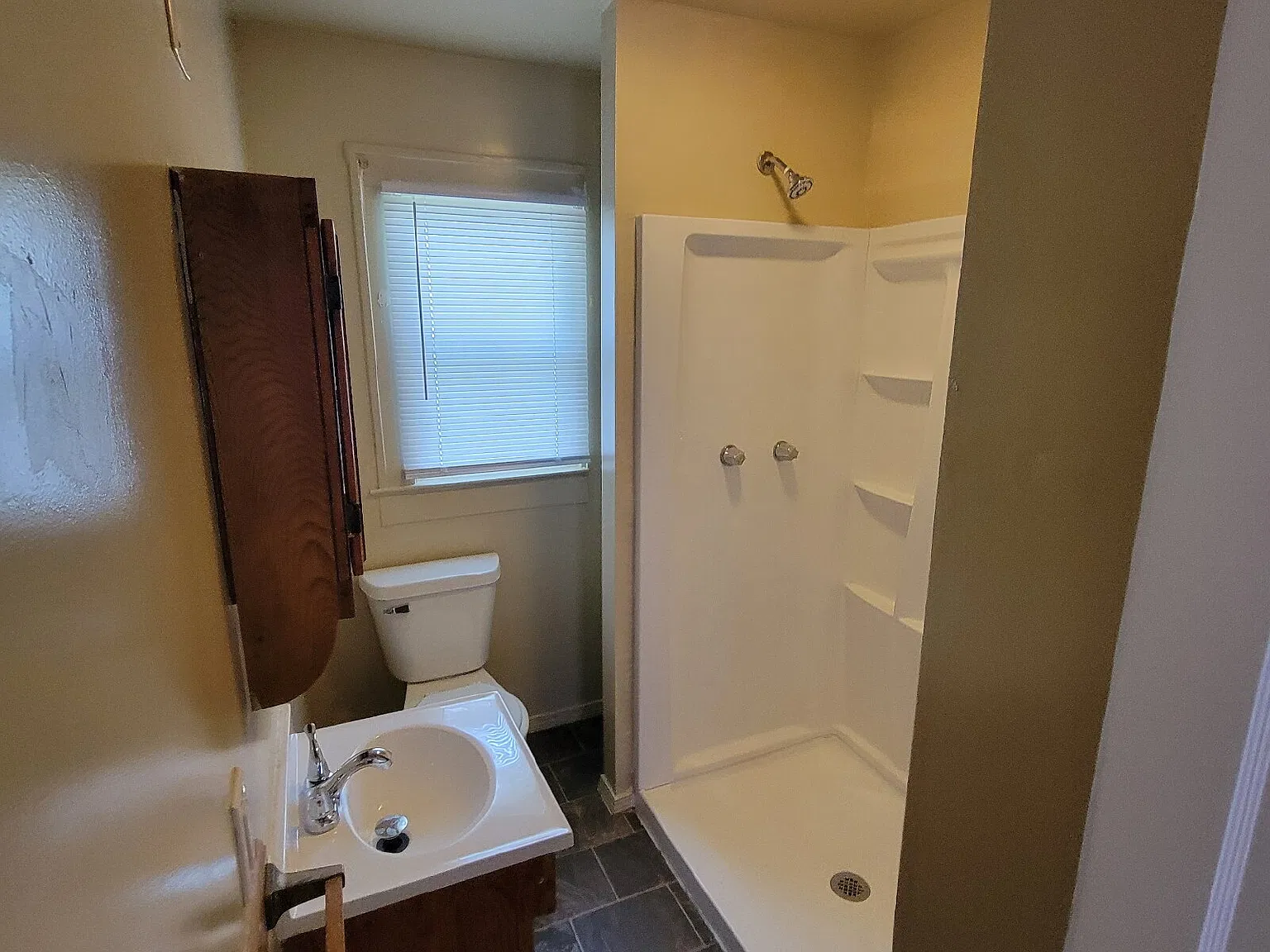 2 bed, 1.0 bath, $975 — Photo 2