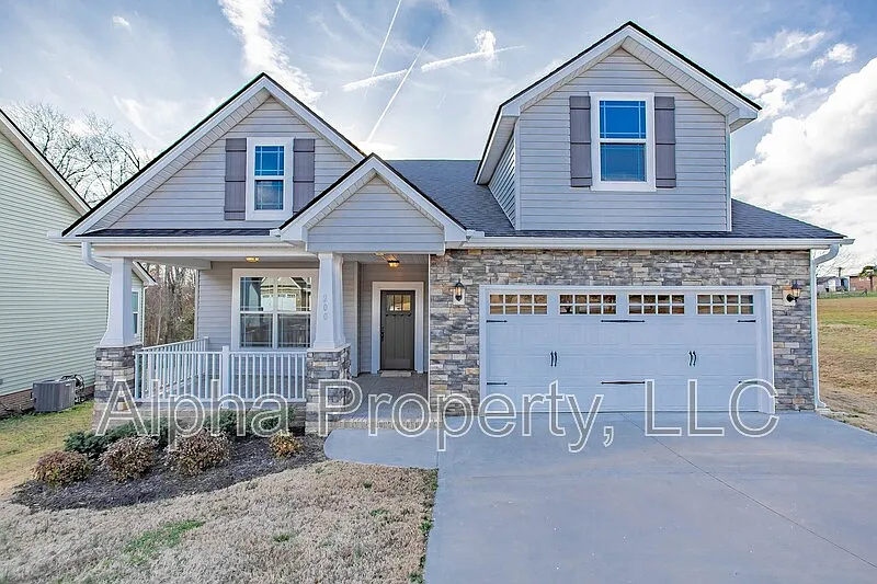 4 bed, 2.0 bath, 1895 sqft, $1,900 — Photo 1