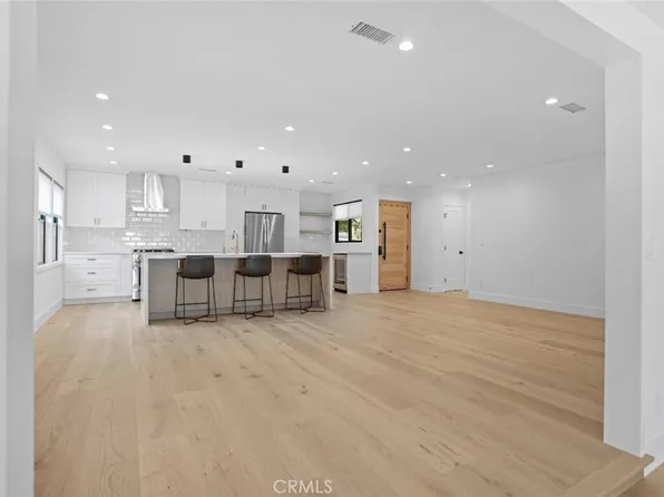 13355 Debby St, Valley Glen, CA 91401