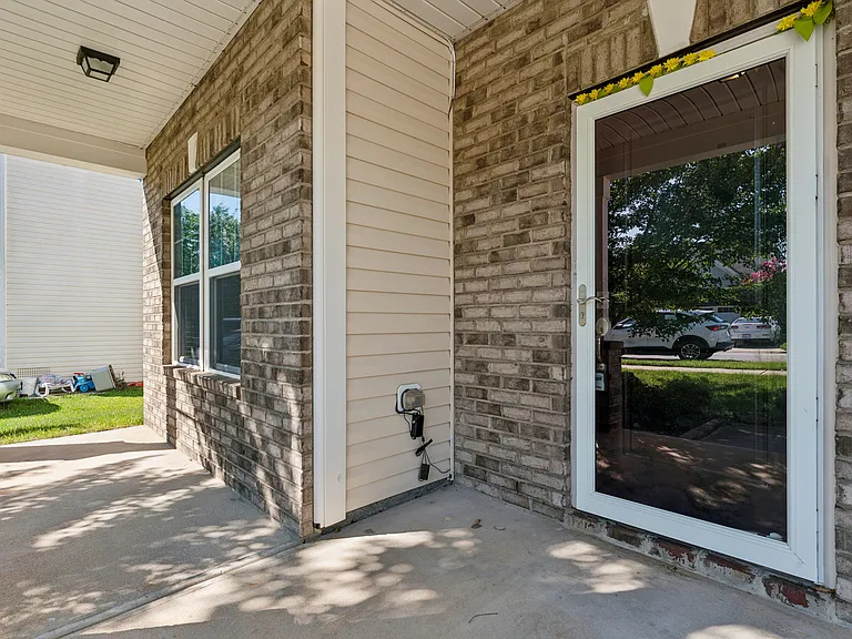 4442 Wedge Dr — Photo 2